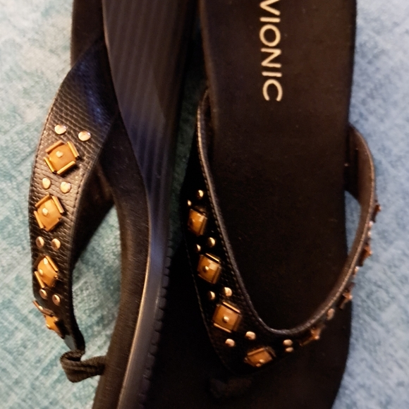 Like new VIONIC beaded SANDALS size 8.5 wide - Picture 5 of 7